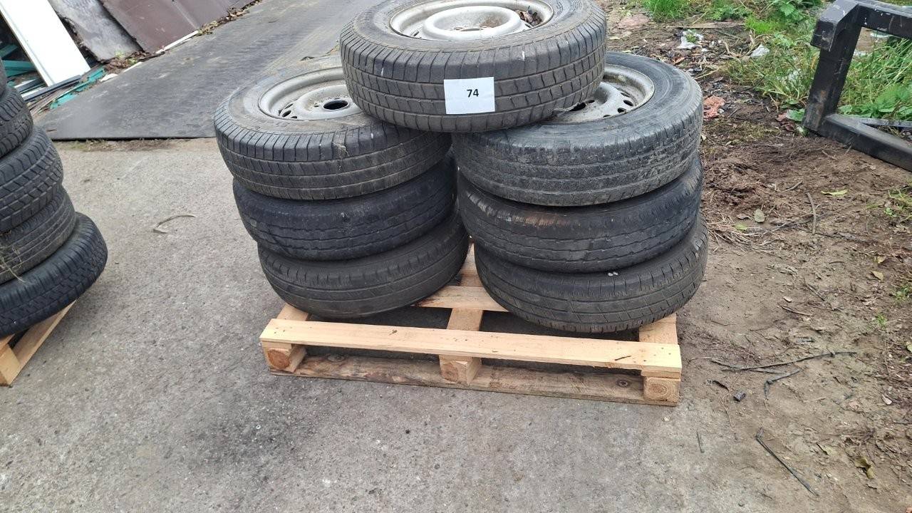 Lote de pneus com aros 185R14C, 7 unidades