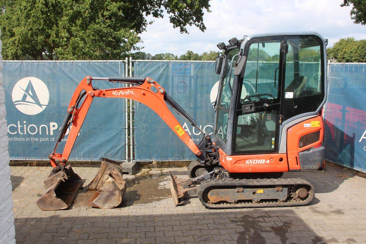 Mini escavadeira Kubota KX018-4 Diesel 11,8kW 2016