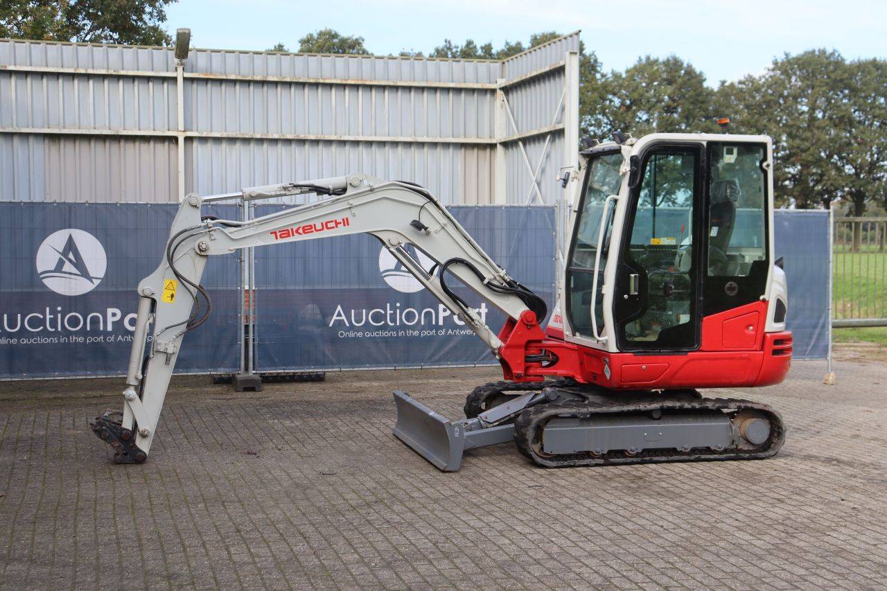 Pelle sur chenilles Takeuchi TB240 Diesel 2021