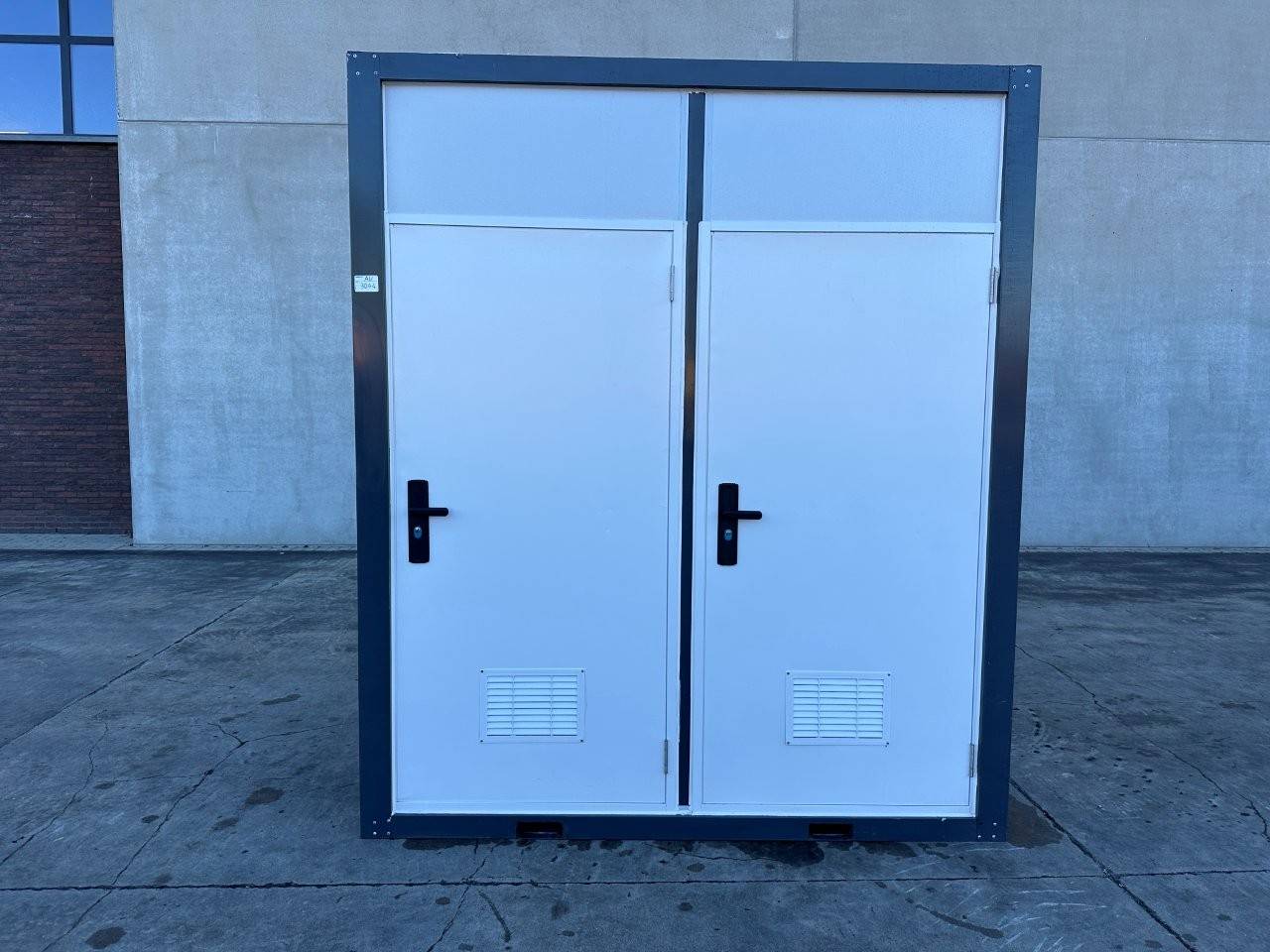 Double Toilet Cabin