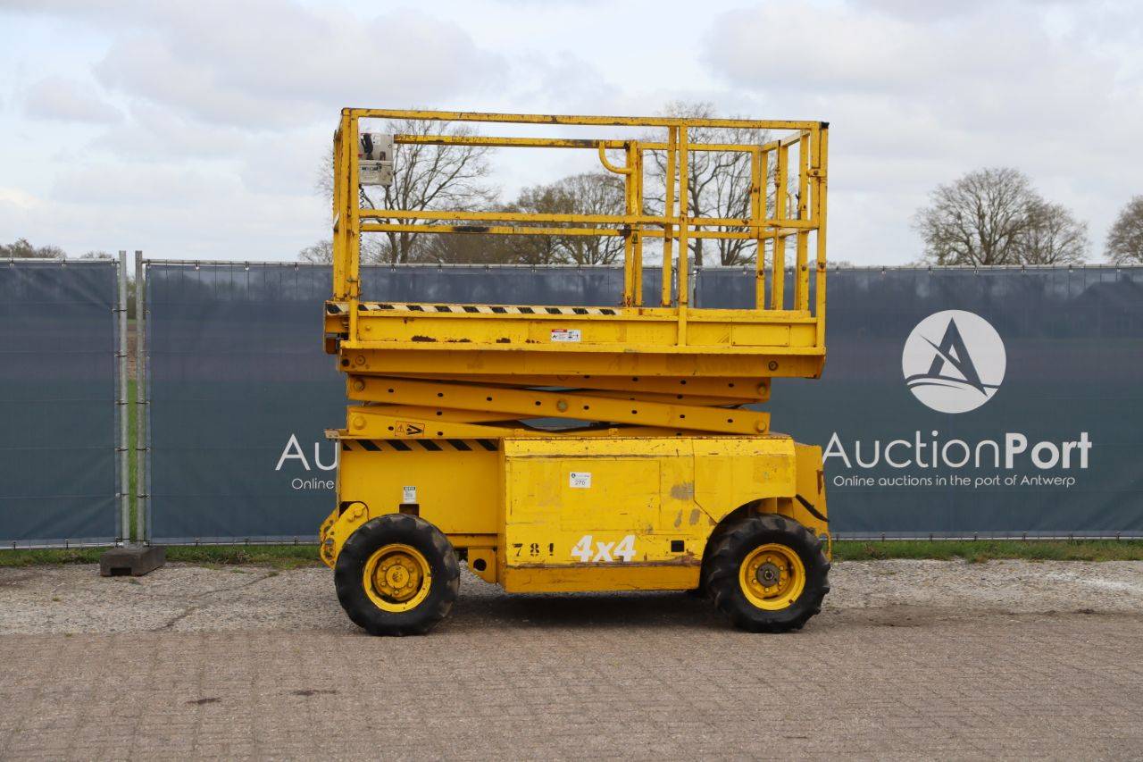 Scissor lift Genie GS-2668 IC Diesel 9.75m 1999