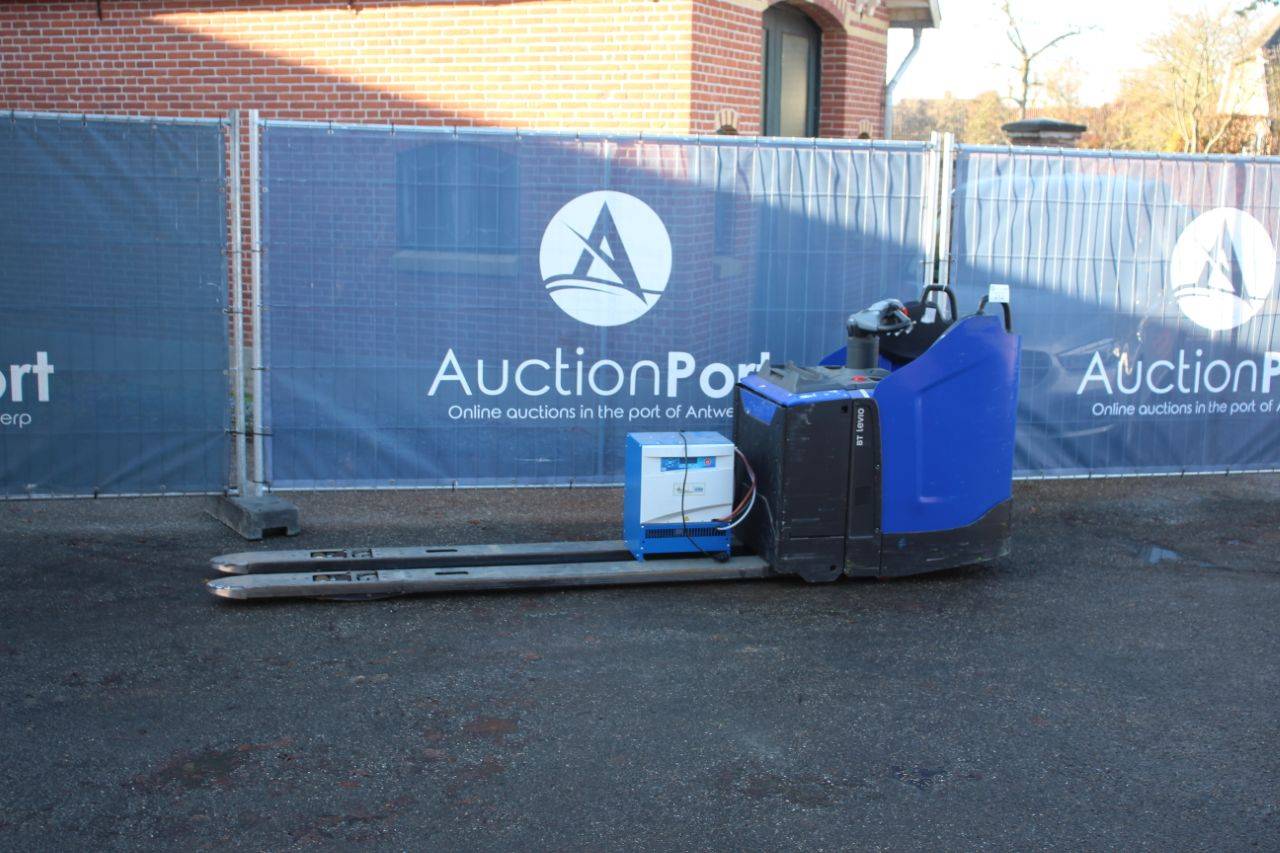 Toyota LPE220 Electric Pallet Truck 2200kg 2018