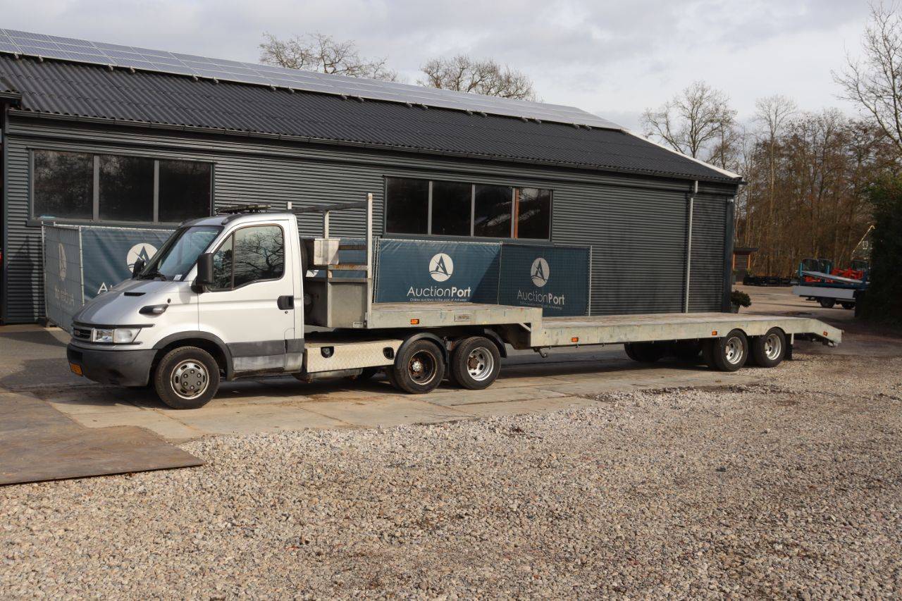 Iveco Daily 35C17 Diesel 166hp 2006 BE tractor with semi-low loader