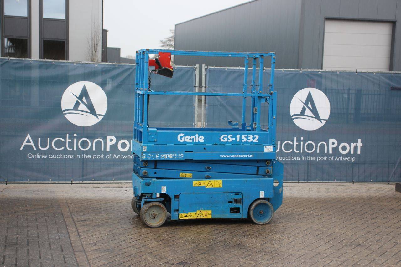 Scissor lift Genie GS-1532 Electric 6.57m 2014