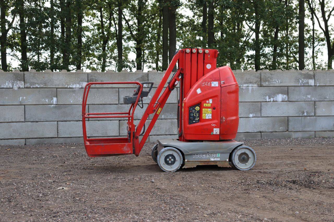 Piattaforma aerea JLG Toucan 10E elettrica, portata 200 kg, altezza 10 m, anno 2013.