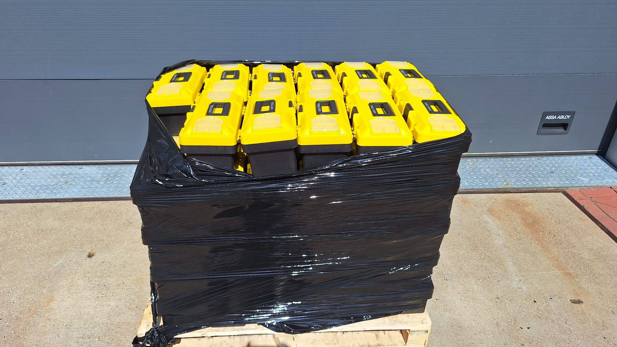 Pallet with 53 toolboxes