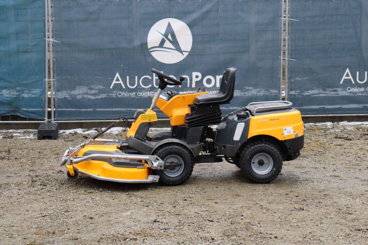 Stiga P901PH Petrol Ride-on Mower 15.2kW 2022