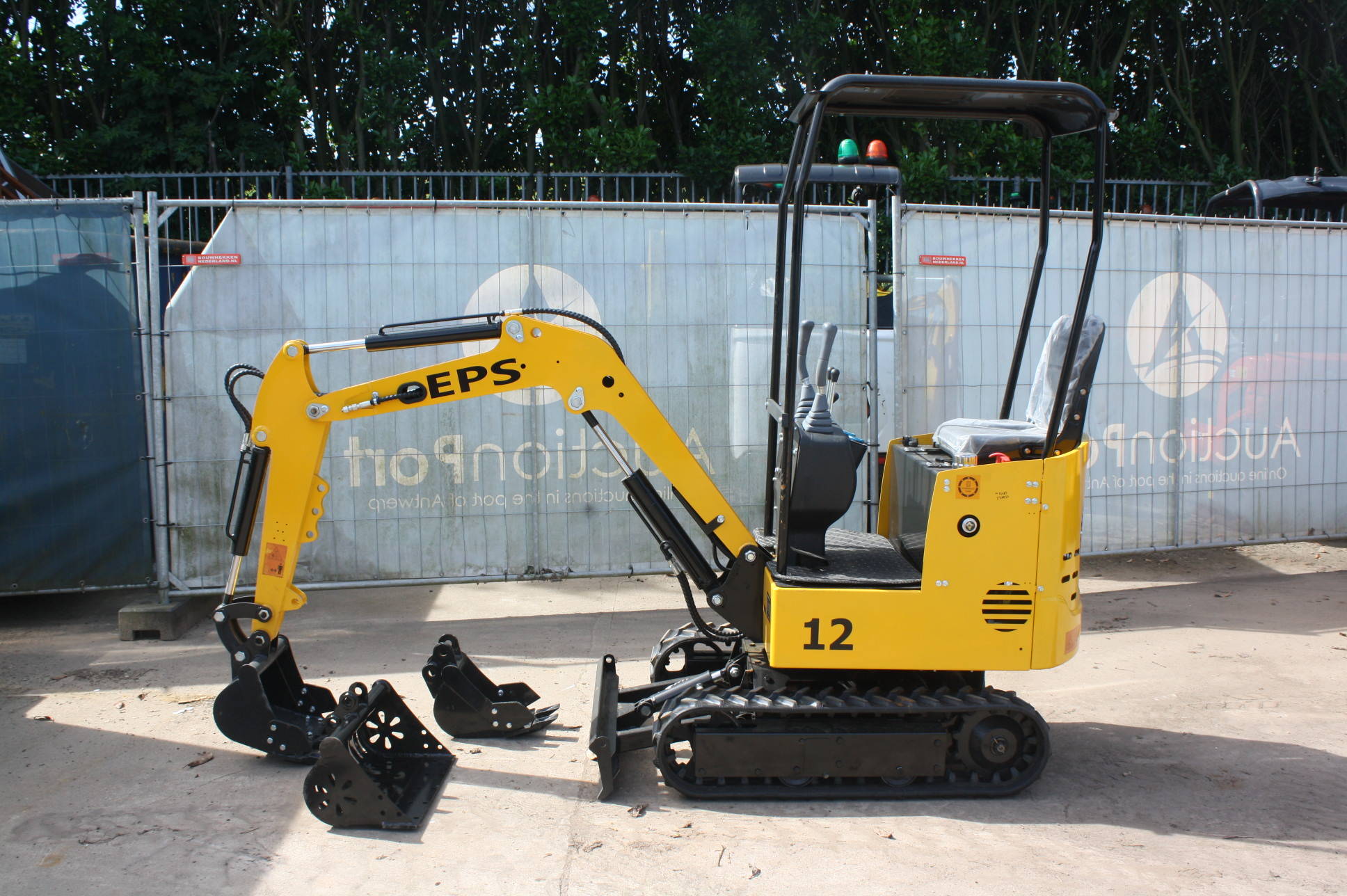Nuoman EPS NM-E12 Diesel 7kW Mini Excavator New Demo