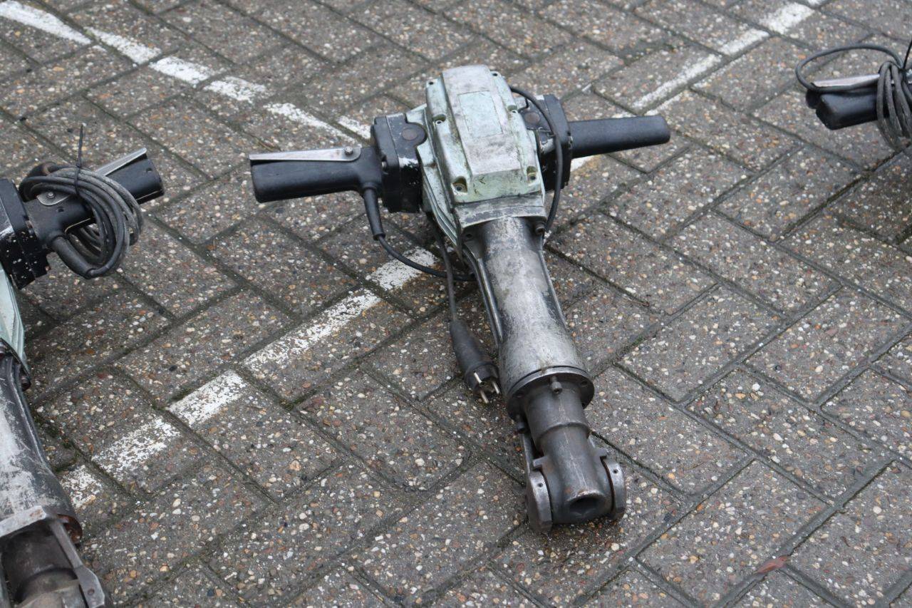 Demolition hammer