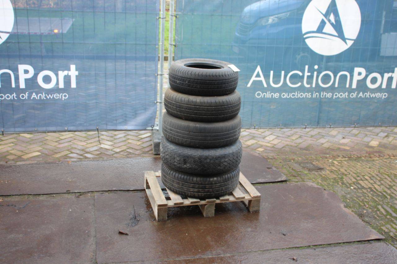 Lot of 5 pieces of various tires (Margin)