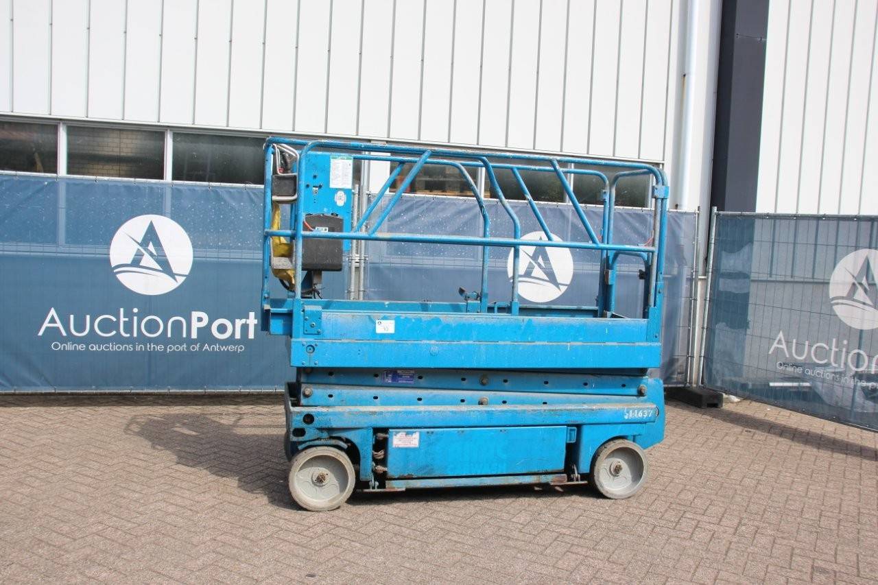 Scissor Lift Genie GS-2032 Electric 8.1m 2001
