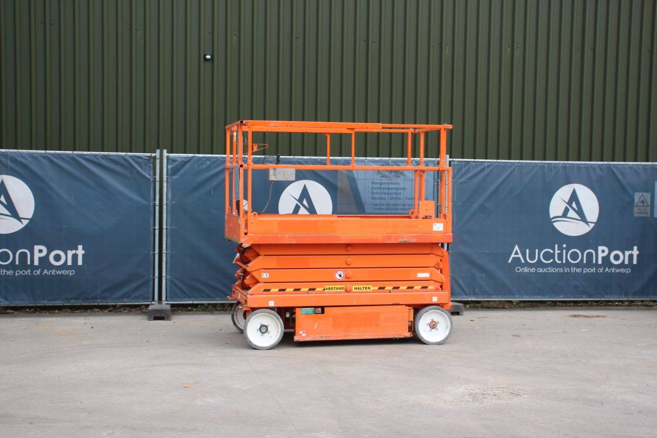 Scissor lift SkyJack SJIII4626 Electric 9.9m 2011