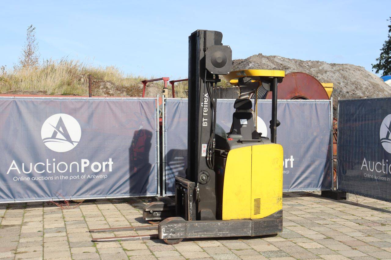 Chariot élévateur à mât rétractable BT RRE160 électrique 1600 kg 2014