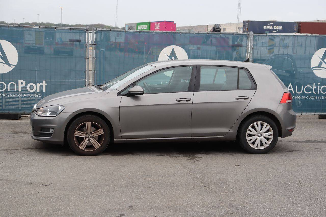 Passenger car Volkswagen Golf Petrol 85hp 2017 (Margin)