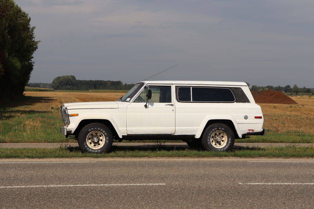 Jeep Cherokee Chief Off-road Vehicle Petrol 121hp 1979 (Margin)