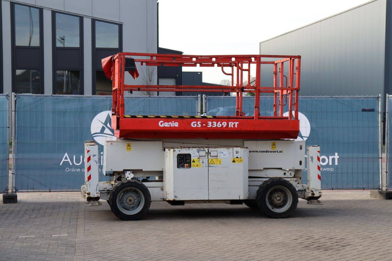 Scissor lift Genie GS-3369 RT Diesel 12m 2013