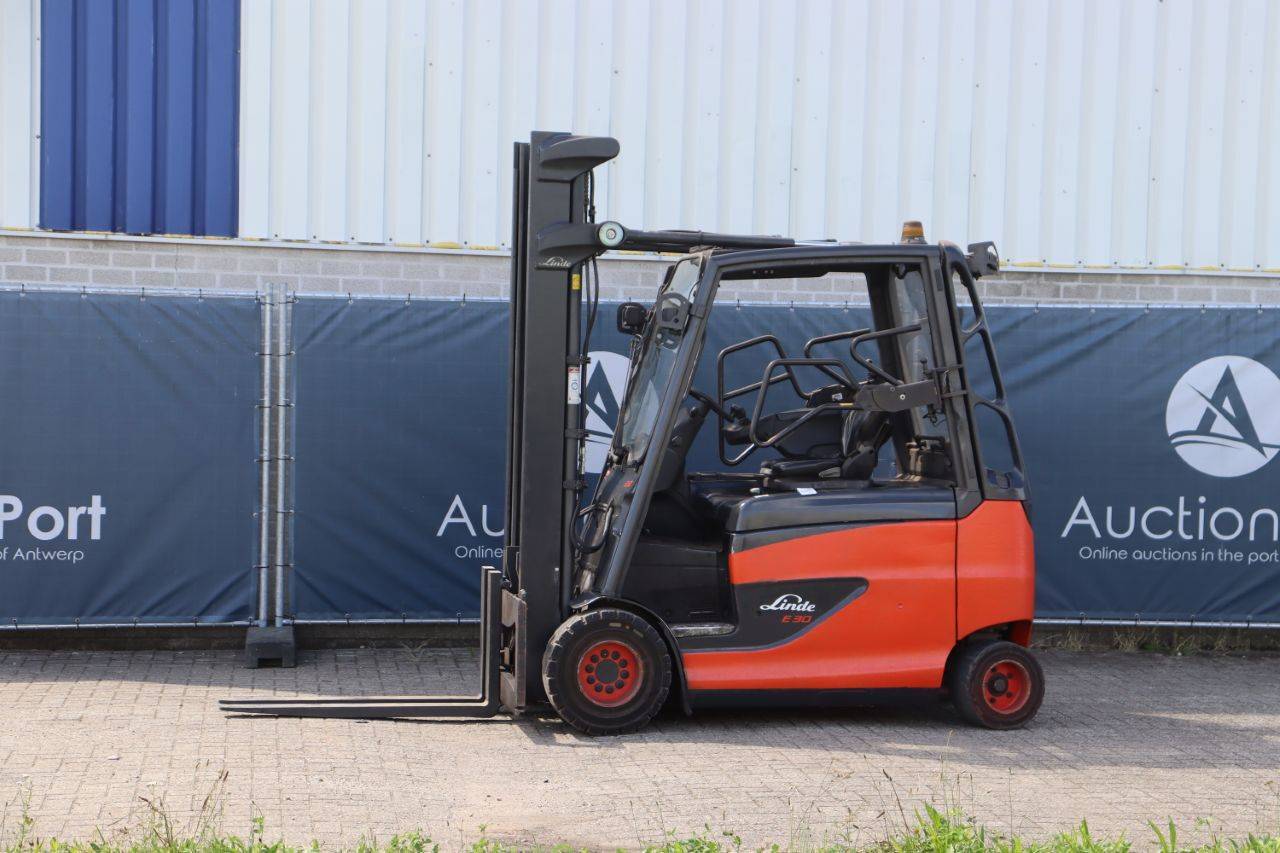 Forklifts - Stackers - Internal Transport - Reach Trucks