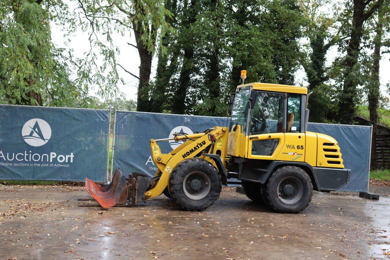 Chargeuse sur pneus diesel Komatsu WA65-3, 1999