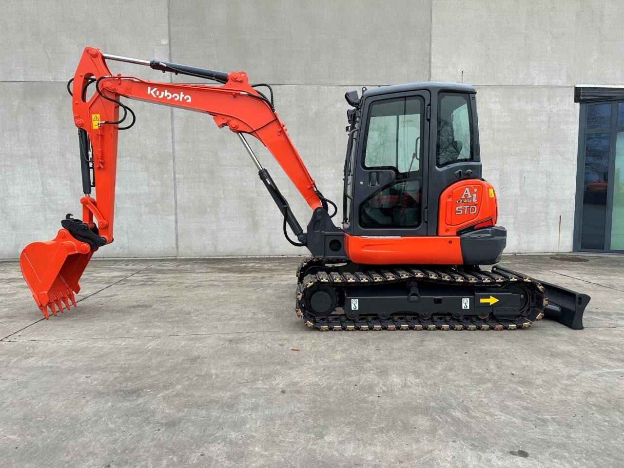 Excavators - Construction Machinery - Generators - Equipment