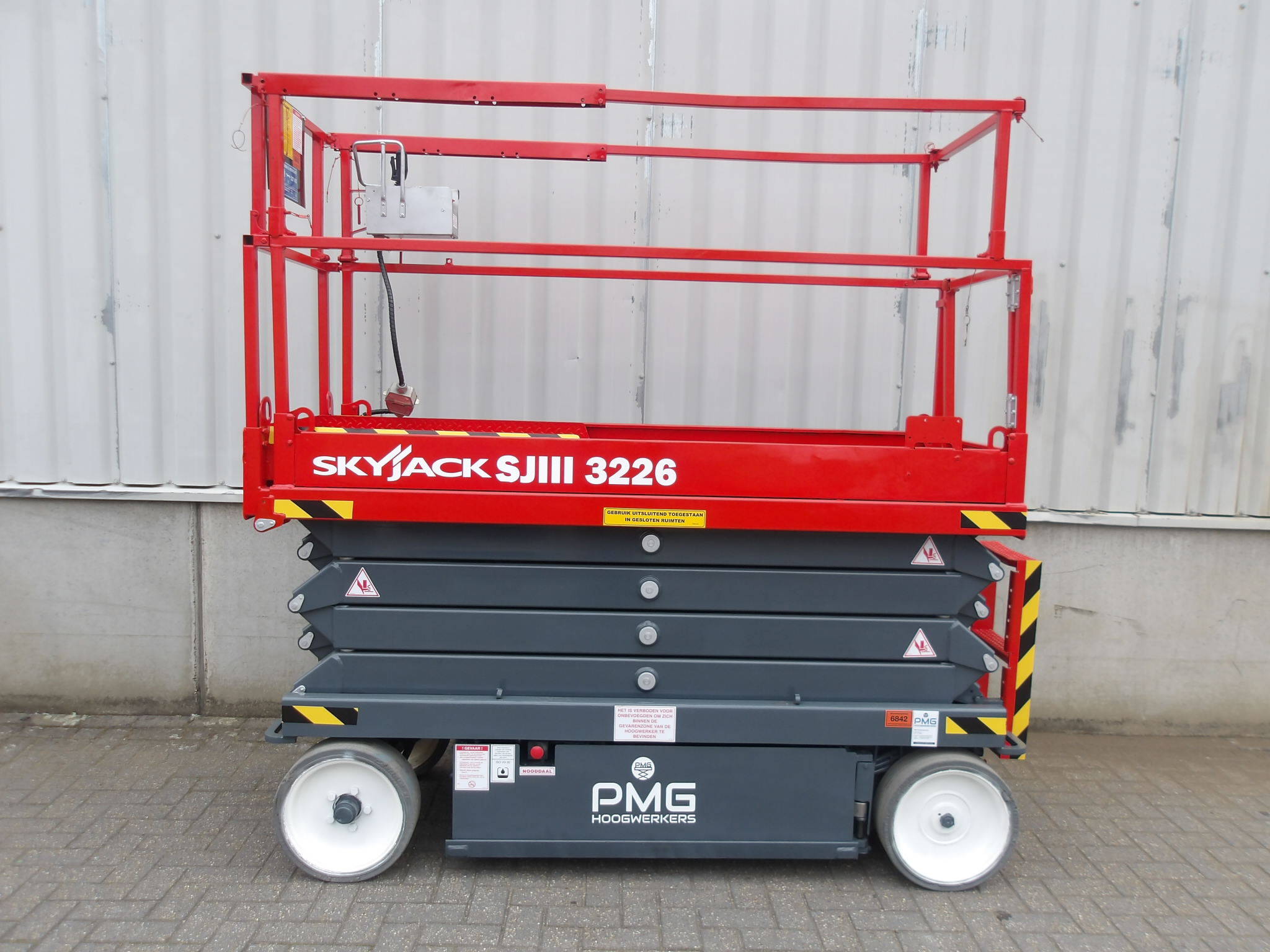 SkyJack SJ3226 Electric Scissor Lift 9.92m 2017