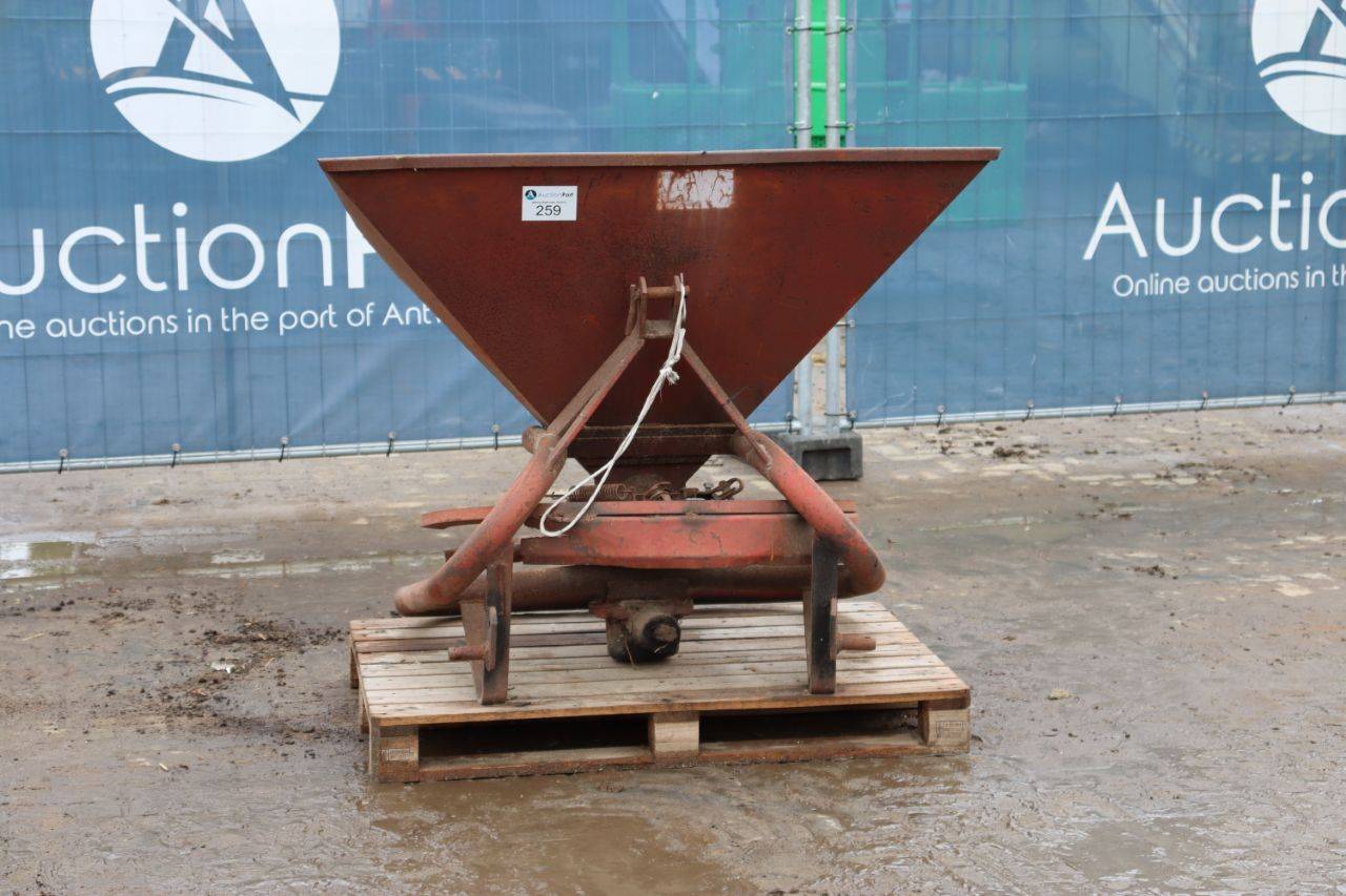 Fertilizer spreader