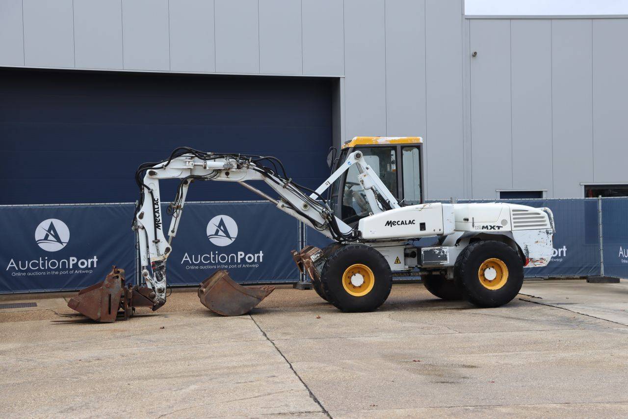Pelle sur pneus Mecalac 12MXT Diesel 74 kW 2005