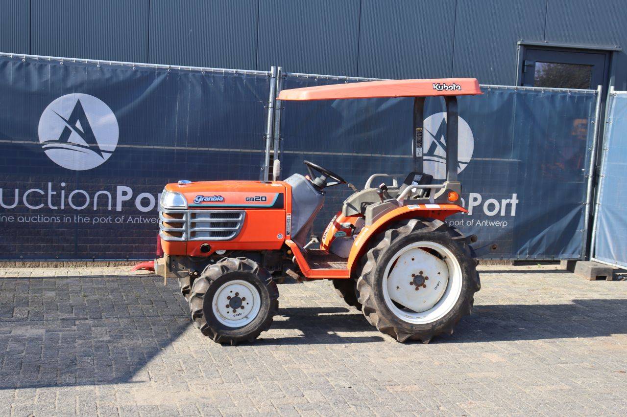 Mini tracteur Kubota Excavator 320D2 Diesel 2018