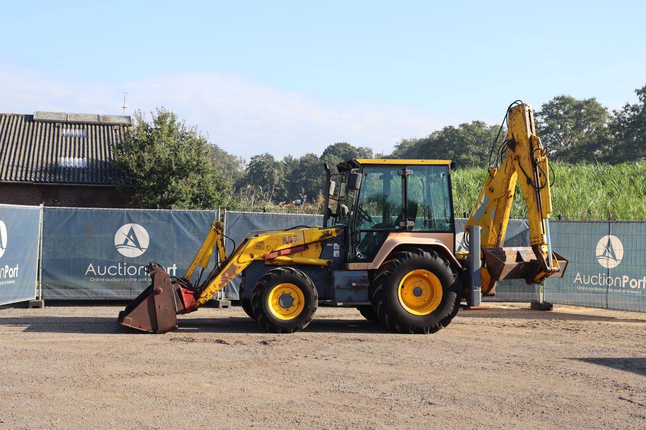 MF 860 Diesel backhoe loader