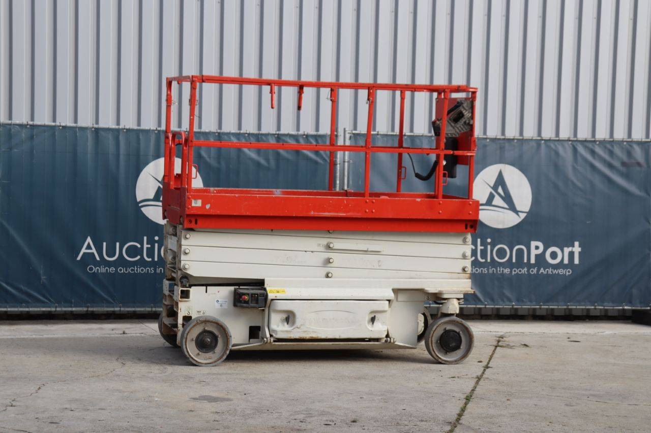 JLG 2646ES Electric Scissor Lift 9.92m 2014