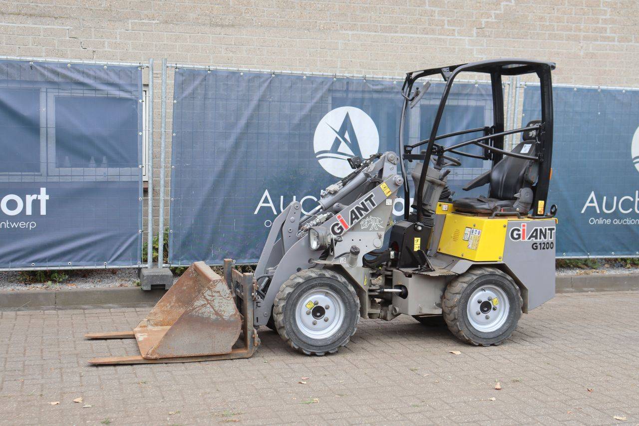 Articulated loader Giant D254SW Diesel 16kW 2015