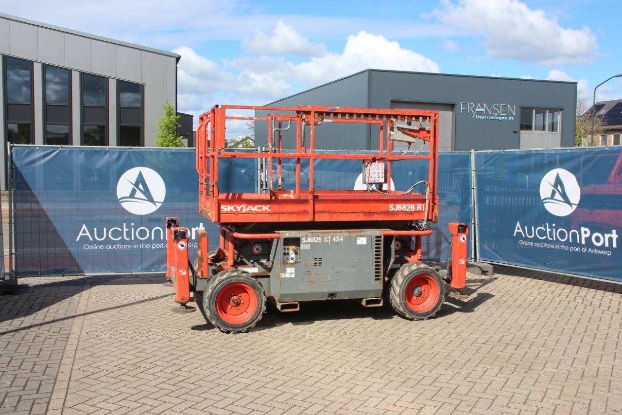 Schaarhoogwerker SkyJack SJ6826RT Diesel 10m 2018