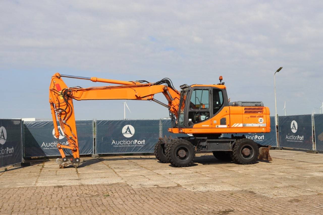 Doosan DX190W-3 Diesel Excavator 2013