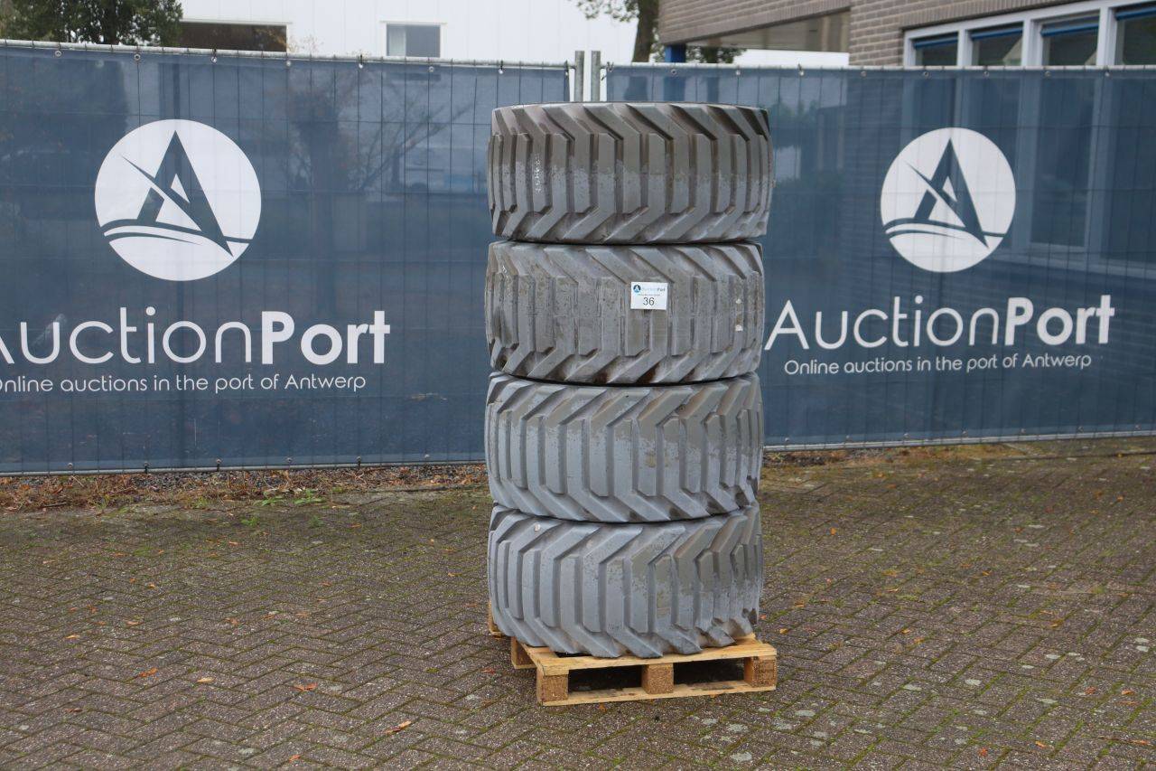 Set van 4 Machinebanden Met Velgen