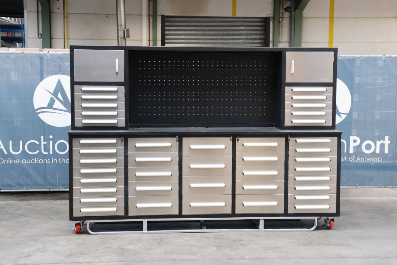 Neuer Werkzeugschrank