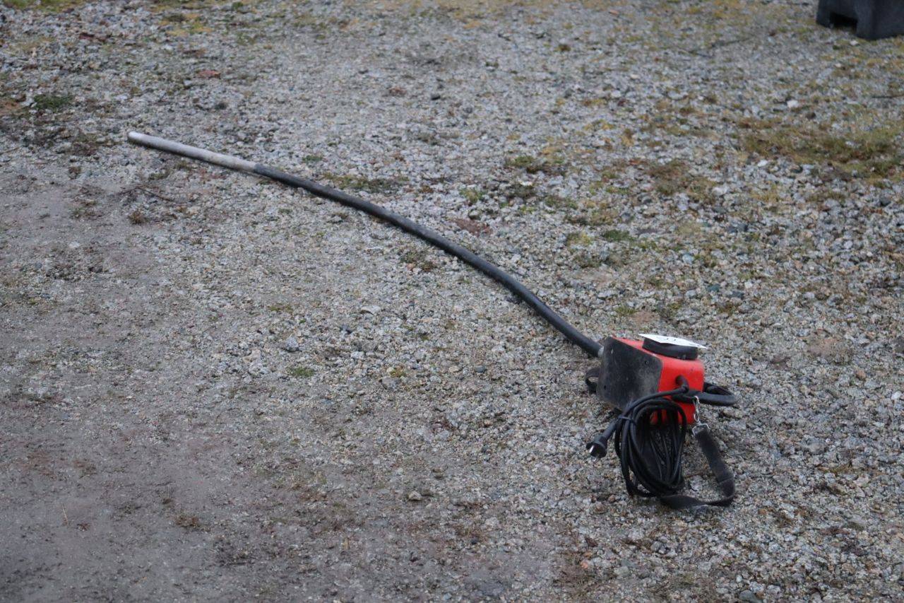 Electric concrete vibrator