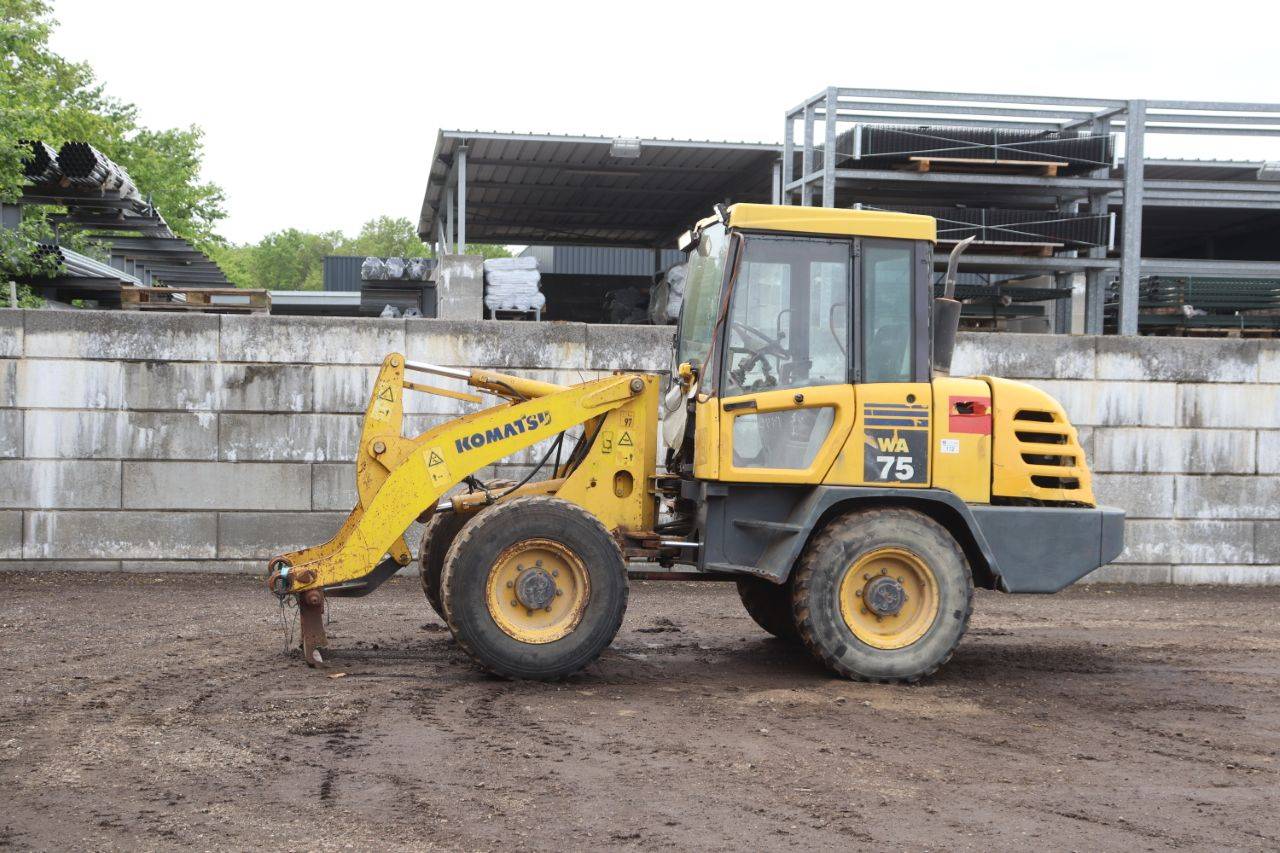 Pala gommata diesel Komatsu WA 75-3 del 2002