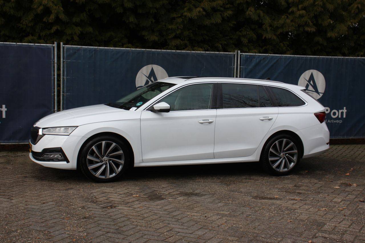 Station wagon Skoda Octavia Combi 1.0 e-TSI Business Edition Plus Hybrid 111hp 2021