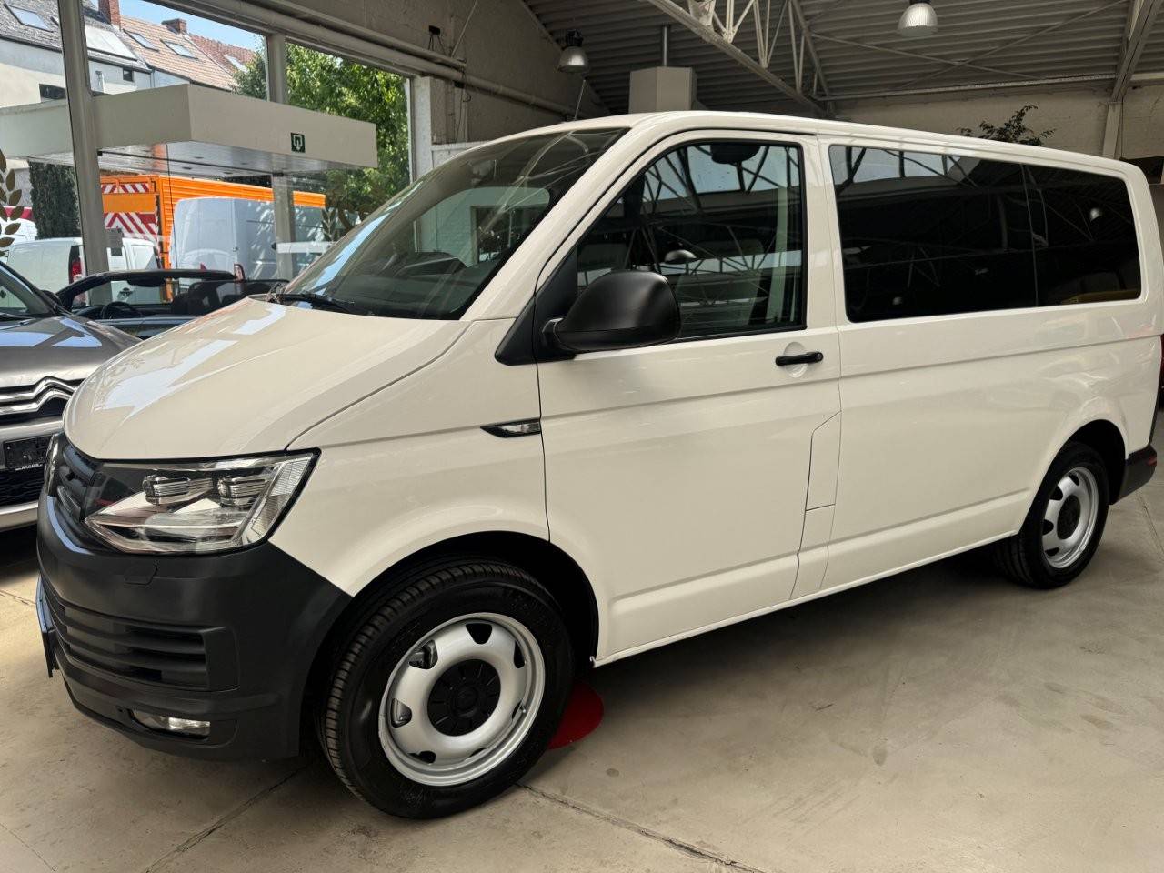 Passenger car Volkswagen Transporter Diesel 204 hp 2017
