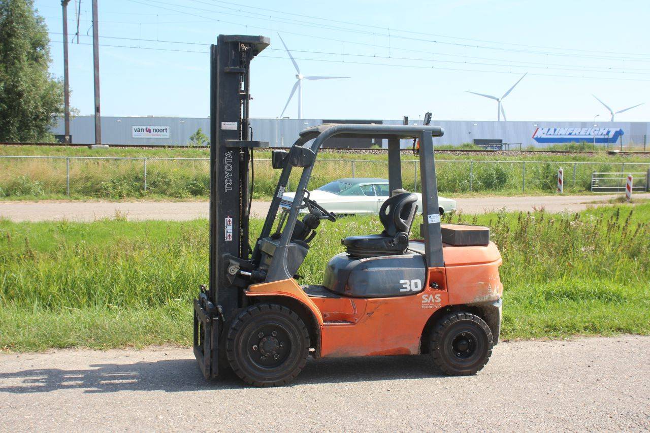 Forklift Toyota 62-7FDF30 Diesel 3000kg 6.0m 2006
