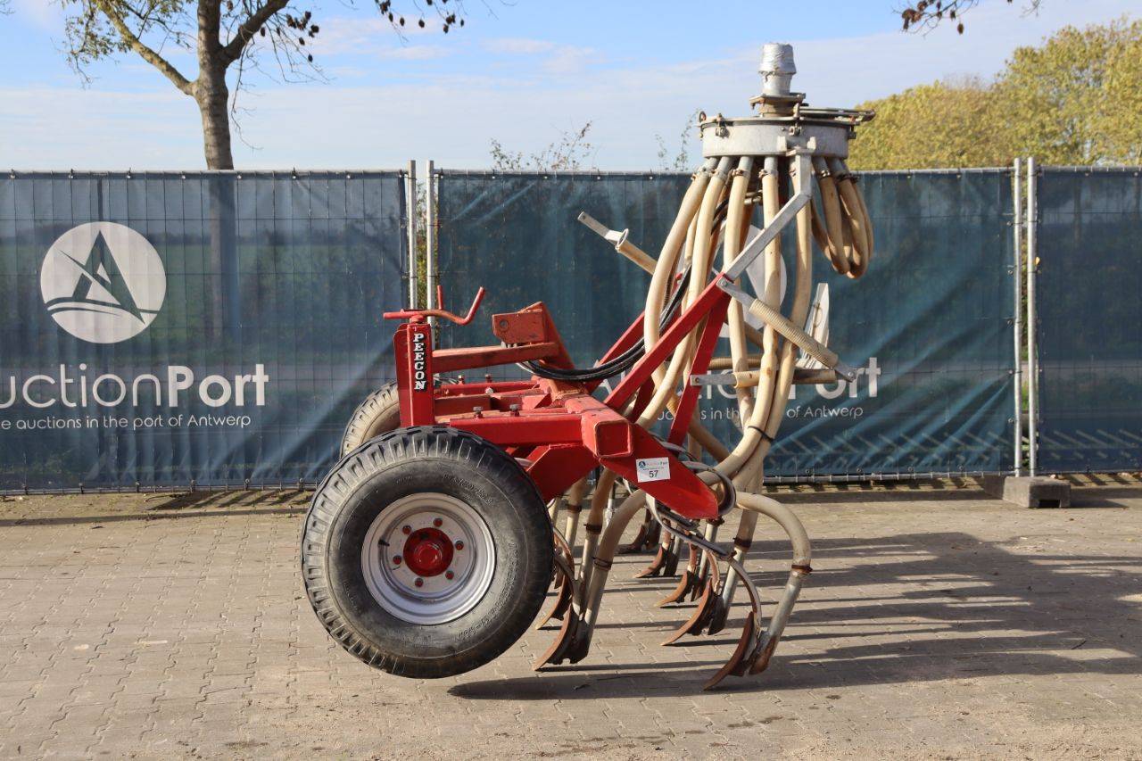 Peecon 300cm arable fertilizer spreader with cutting distributor
