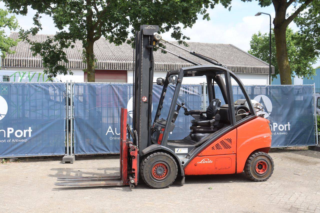 Carrello elevatore Linde H35T a GPL, portata 3500 kg, anno 2009