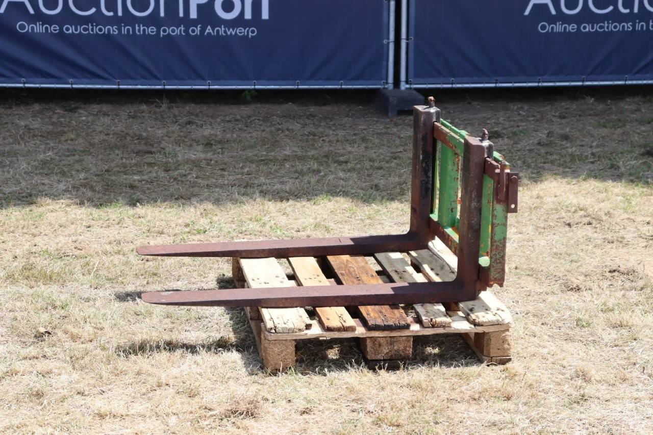Pallet forks for Avant