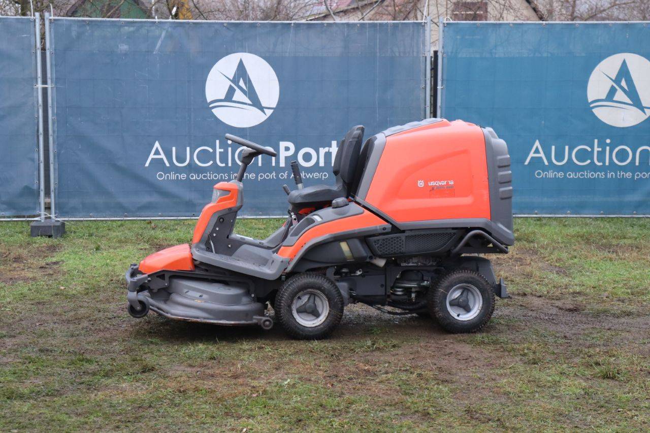 Husqvarna RC 320Ts AWD Petrol Ride-on Mower 2017