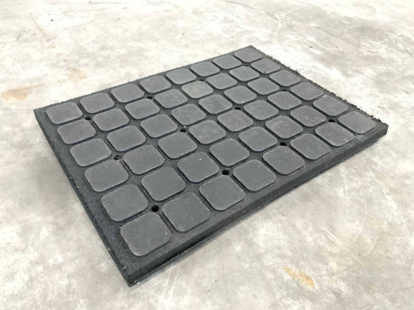 Rubber tile 790x590x60mm