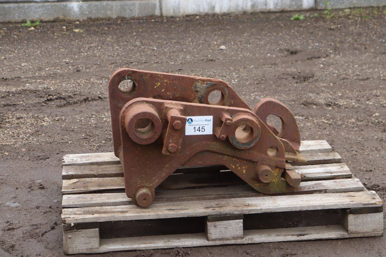 Quick coupler (attachment)