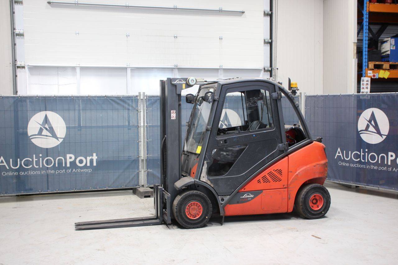 Forklifts - Reach trucks - Pallet trucks - Aerial work platforms