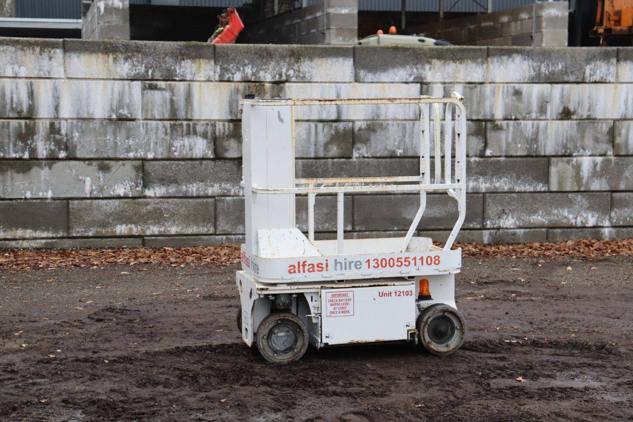 JLG 1230ES Electric Scissor Lift 5.66m 2013