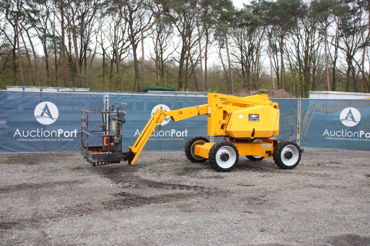 Articulating boom lift JLG 340AJ 4x4 12.33m Diesel 2012