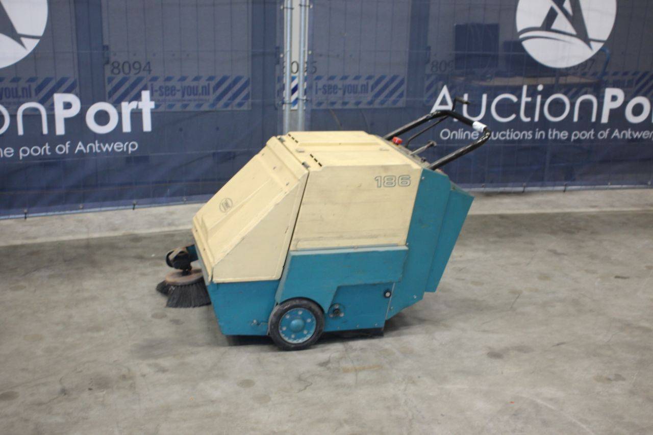 Tennant 186 Electric 24V Sweeper