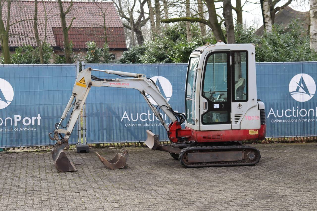 Mini excavator Takeuchi TB016 Diesel 9kW 2001